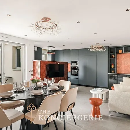 Penthouse De 210m2 Comprenant 3 à Avec Terrasse Et Véranda Avec Climatisation * Paris