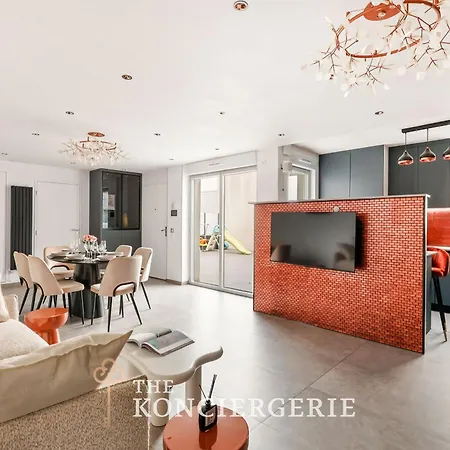 Penthouse De 210m2 Comprenant 3 à Avec Terrasse Et Véranda Avec Climatisation Apartamento