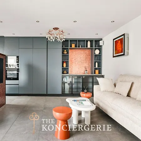 Penthouse De 210m2 Comprenant 3 à Avec Terrasse Et Véranda Avec Climatisation Apartamento