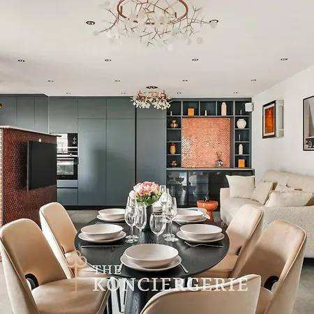 Apartamento Penthouse De 210m2 Comprenant 3 à Avec Terrasse Et Véranda Avec Climatisation