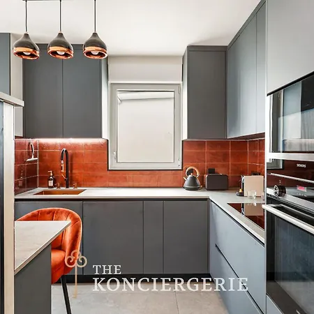 Penthouse De 210m2 Comprenant 3 à Avec Terrasse Et Véranda Avec Climatisation Apartamento