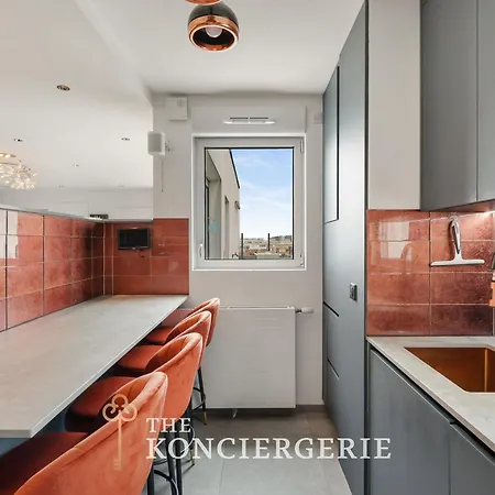 Apartamento Penthouse De 210m2 Comprenant 3 à Avec Terrasse Et Véranda Avec Climatisation