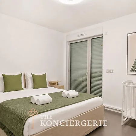 Lejlighed Penthouse De 210m2 Comprenant 3 A Avec Terrasse Et Veranda Avec Climatisation *